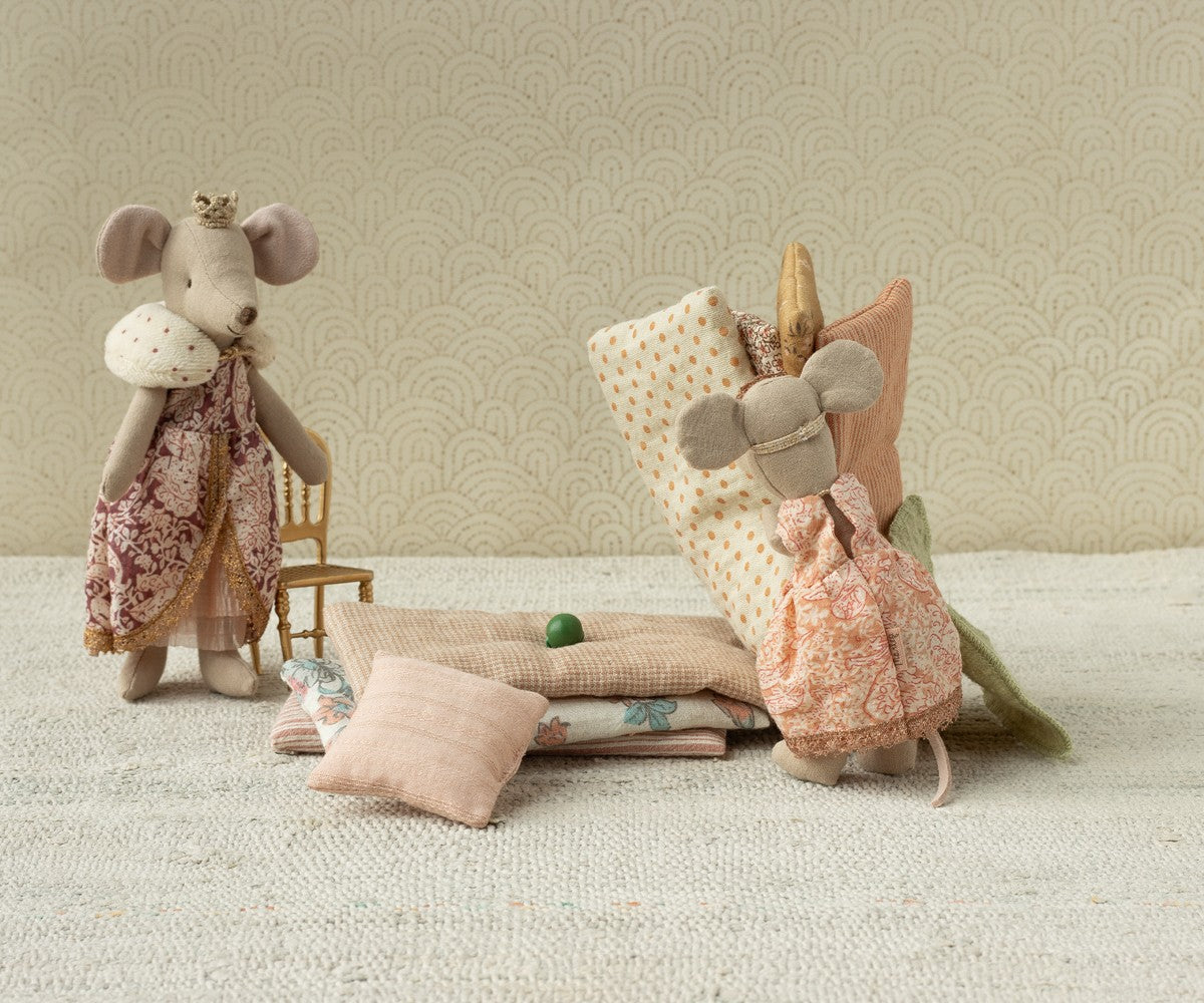 Maileg Princess and the pea, Big sister mouse