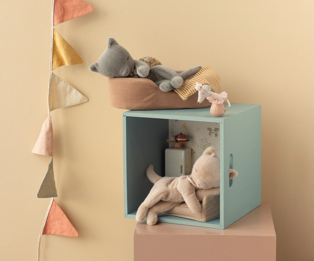 Maileg Sleeping kitten plush, Small - Cream peach