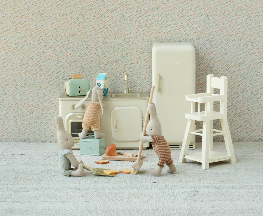 Maileg Miniature Bread Box With Cutting Board and Knife