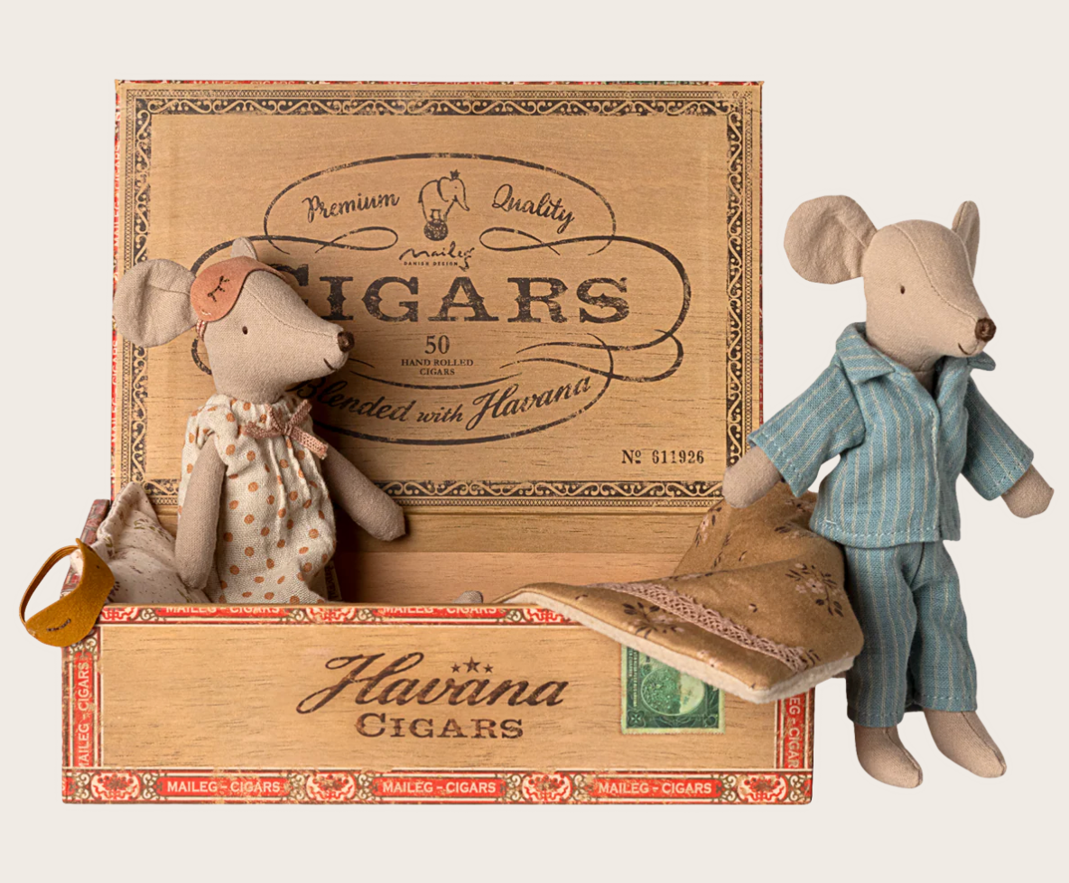 Maileg Mum & Dad mice in cigarbox