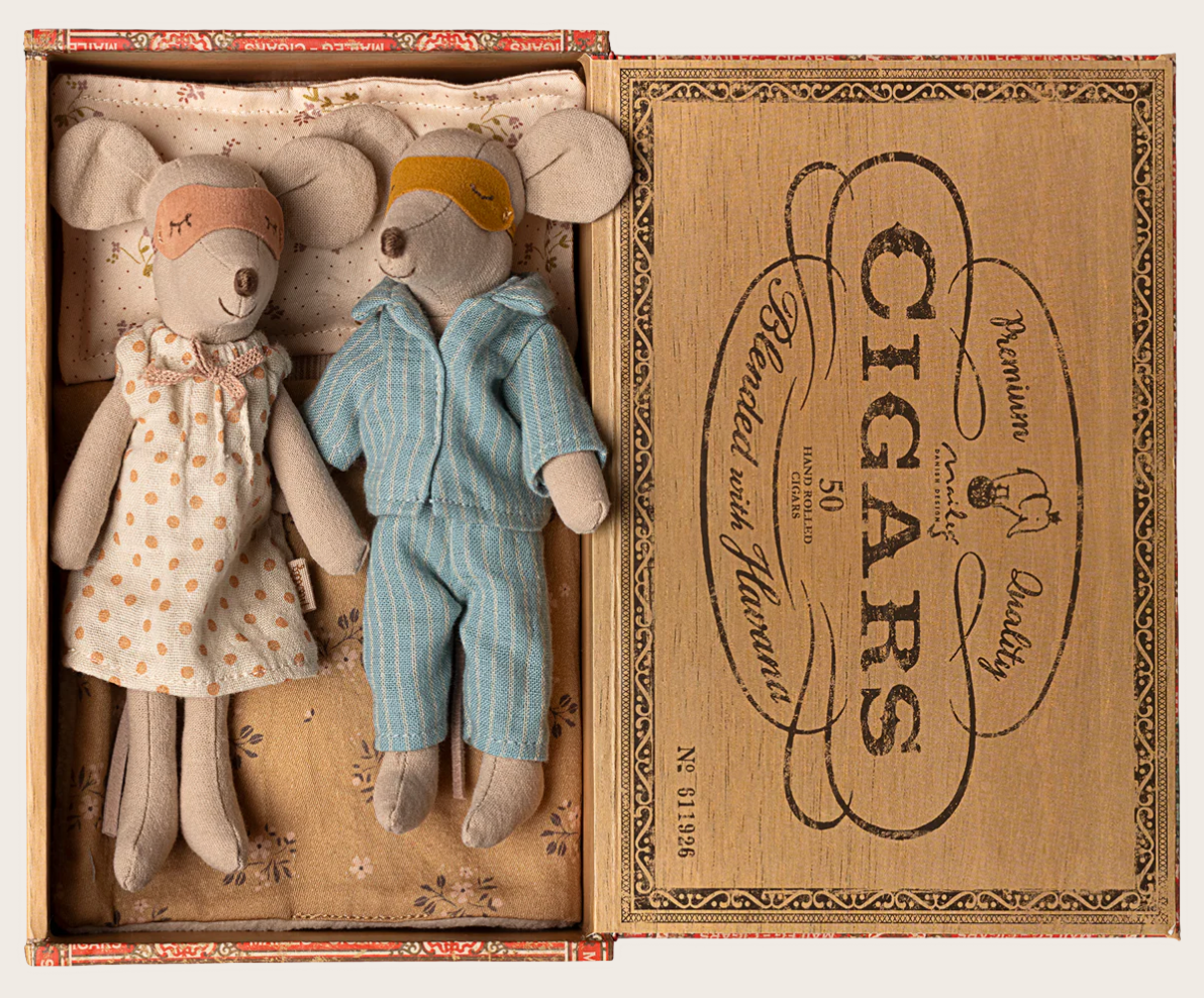 Maileg Mum & Dad mice in cigarbox