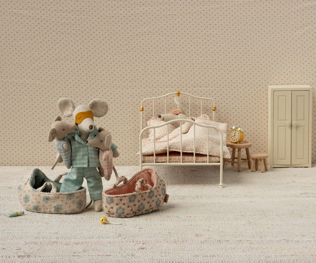 Maileg Baby mouse in carry cot - Blue