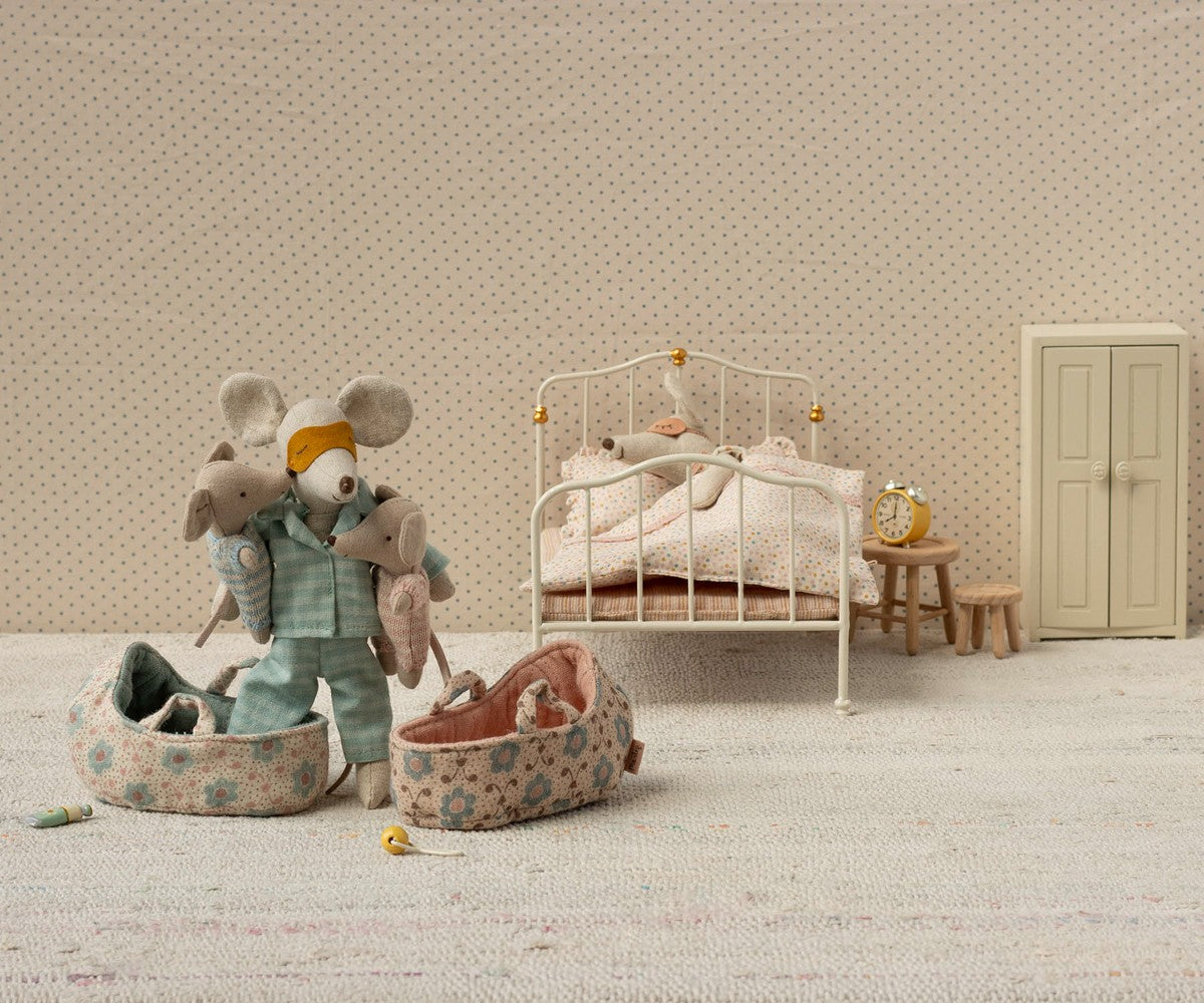 Maileg Baby mouse in carry cot - Blue
