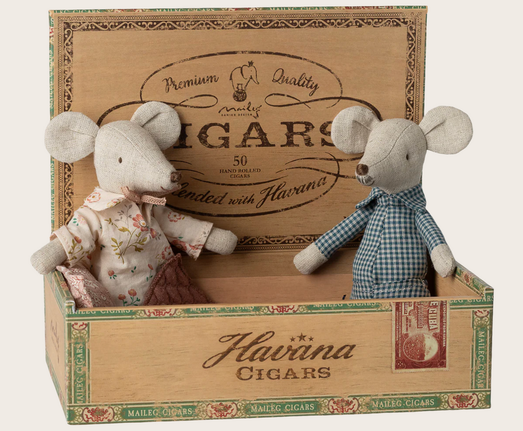 Maileg Grandma and grandpa mice in cigarbox