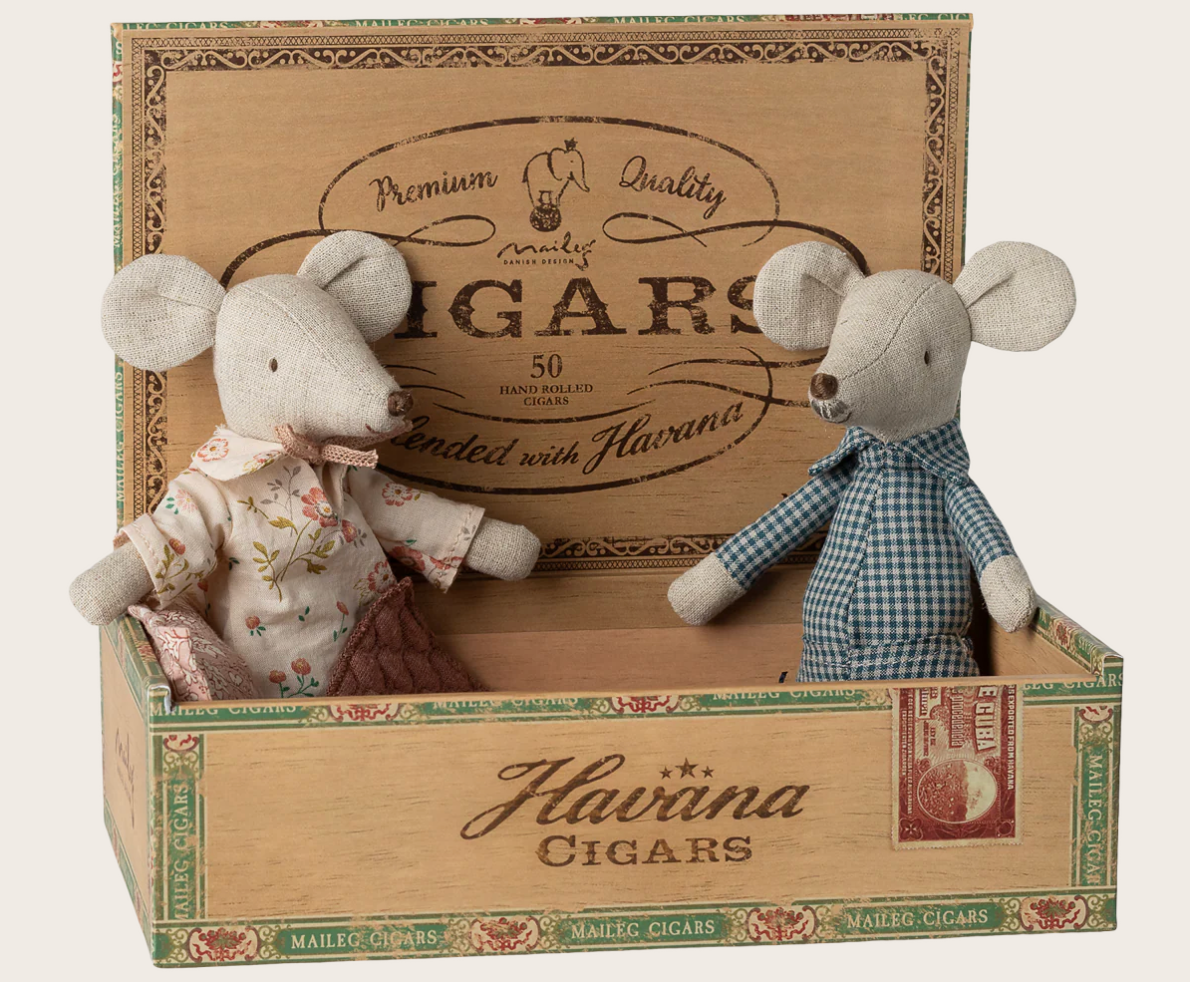 Maileg Grandma and grandpa mice in cigarbox