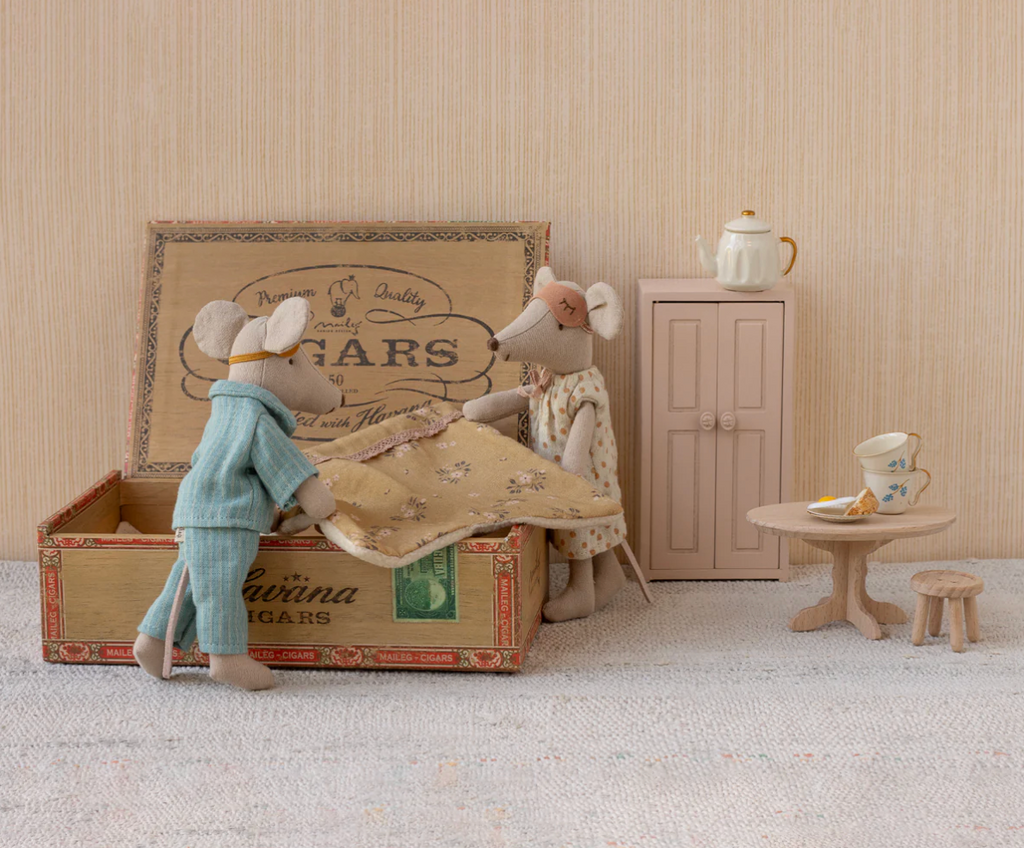 Maileg Mum & Dad mice in cigarbox