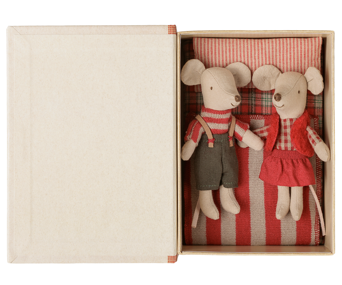 Maileg Christmas twin mice, Little sister and brother in book
